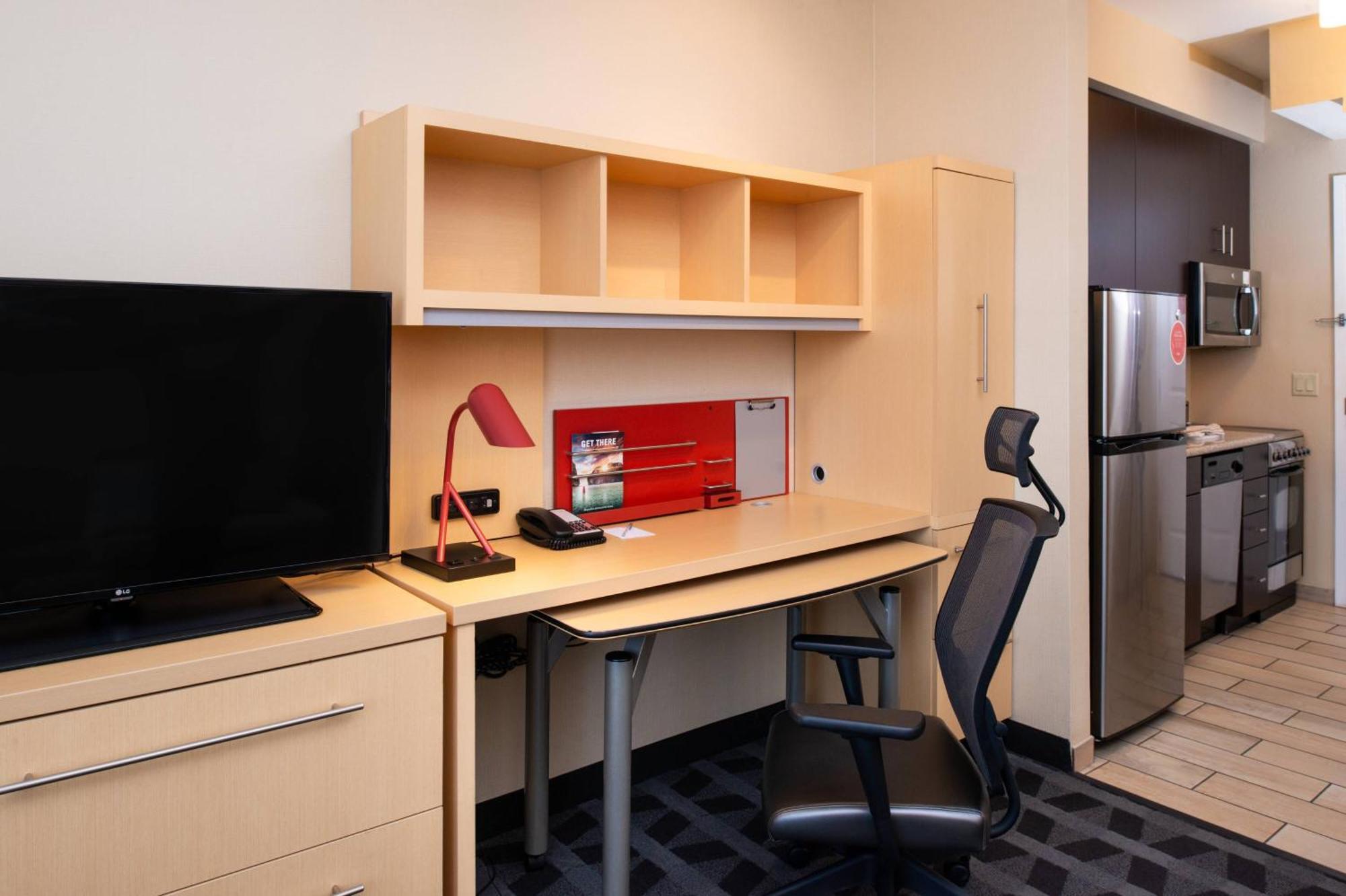 Towneplace Suites By Marriott Bakersfield West Eksteriør billede