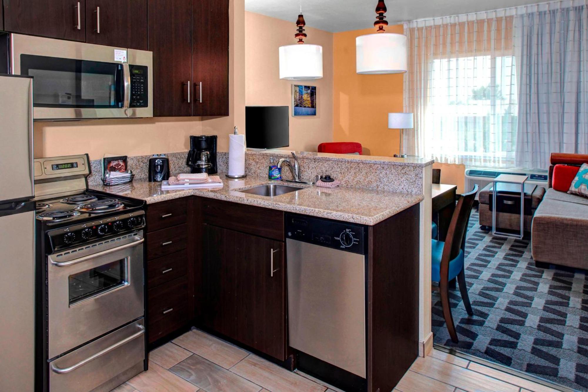 Towneplace Suites By Marriott Bakersfield West Eksteriør billede