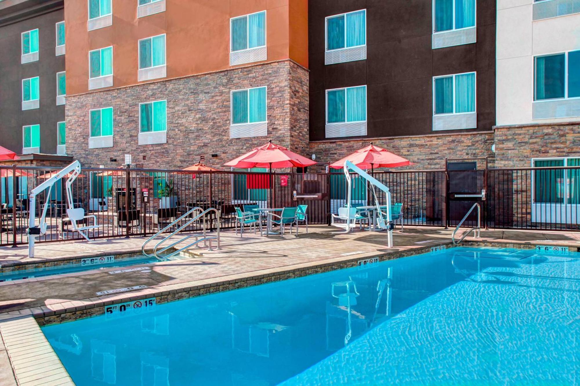 Towneplace Suites By Marriott Bakersfield West Eksteriør billede