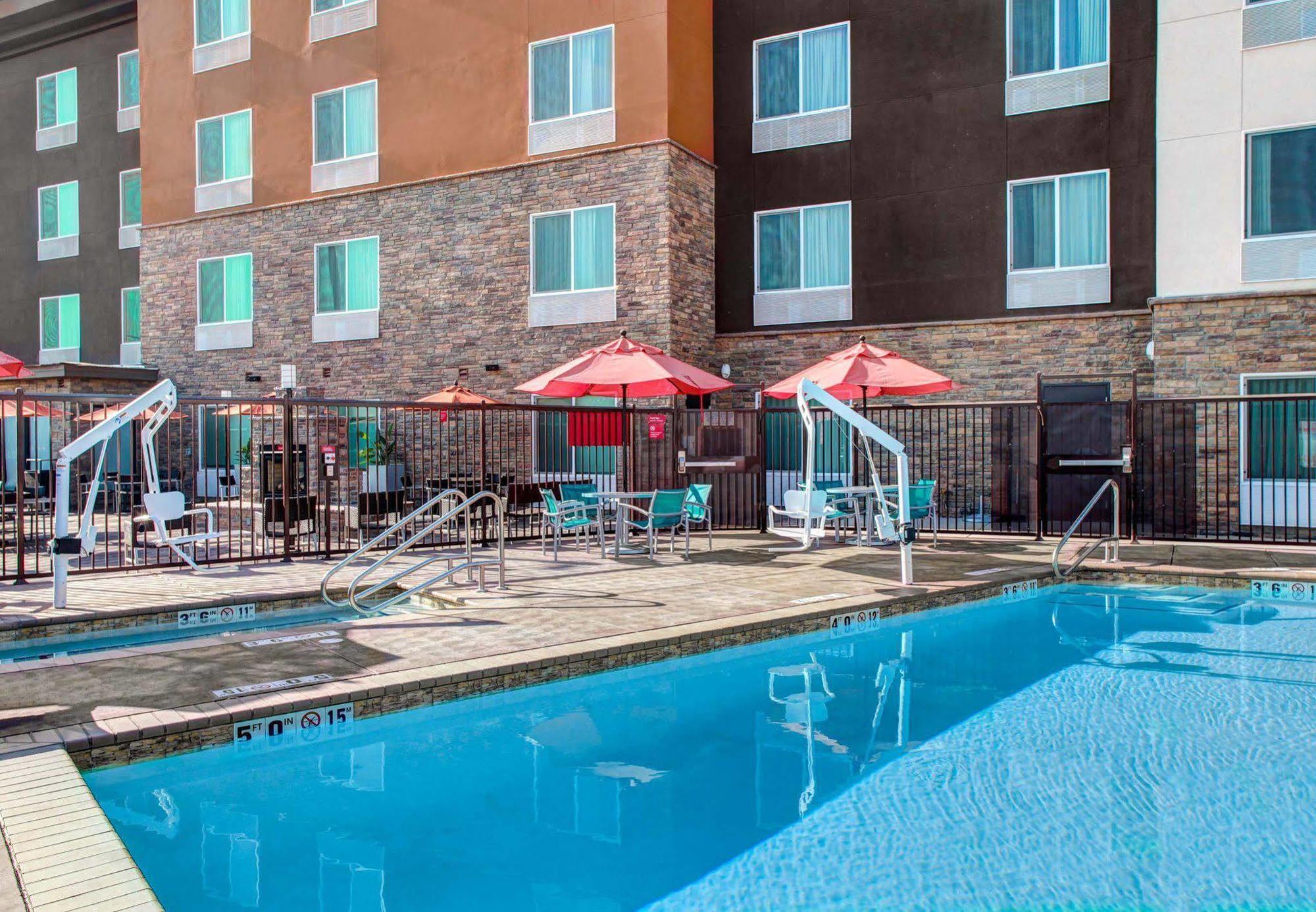 Towneplace Suites By Marriott Bakersfield West Eksteriør billede