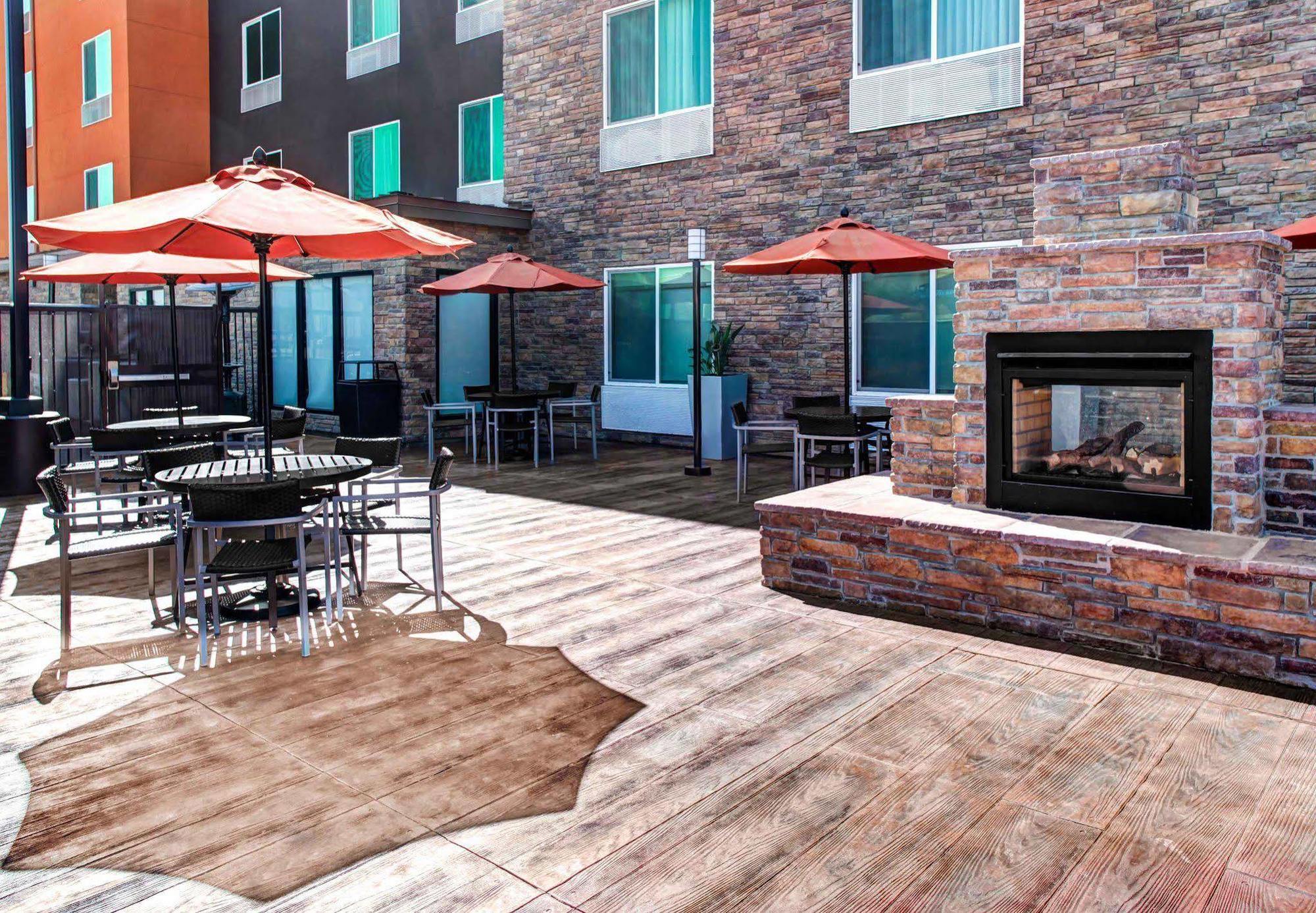 Towneplace Suites By Marriott Bakersfield West Eksteriør billede